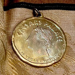 🔥VINTAGE LAS VEGAS CAESARS PALACE MEDALLION